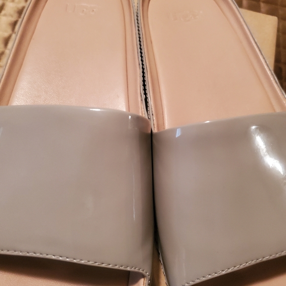 UGG - Picture 3 of 5